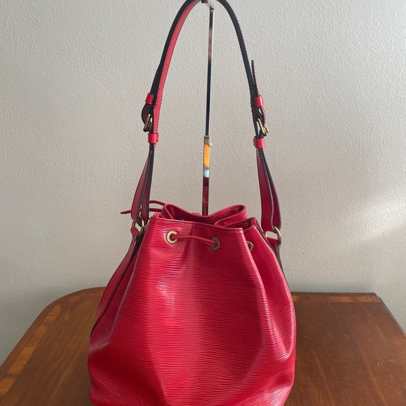 Authentic Louis Vuitton Red Epi Neo Noe - Picture 4 of 16